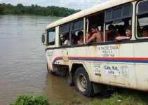 ônibus com passageiros