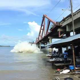 Ponte de acesso ao trapiche do Mercado de Peixe